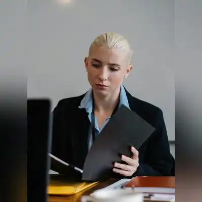 梁霜文